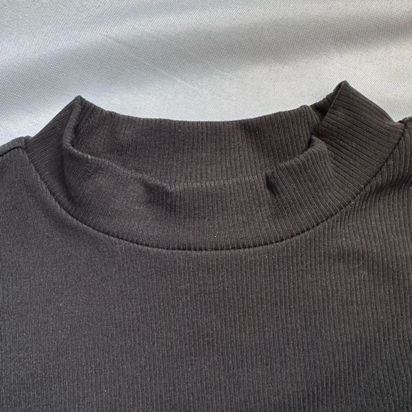 LOFT Women’s Black Mock Neck Perfect Ribbed Tank Top NWOT - Picture 4 of 5